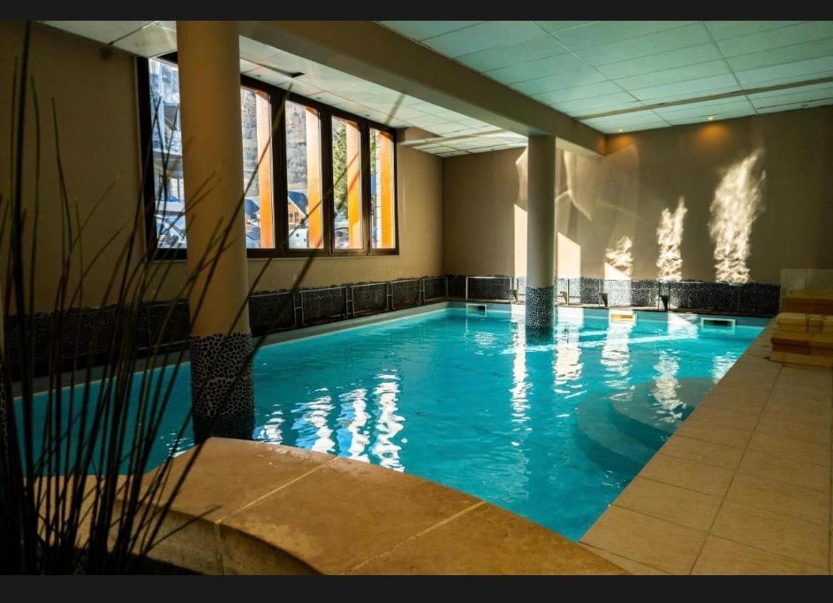 Appartements Avec Piscine Interieure Sauna Parking Etage 1 Au Centre Du Village Dans Residence Cami Real Saint-Lary-Soulan Exterior foto